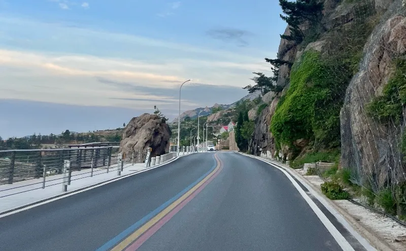 Natural Rock Asphalt in Road
